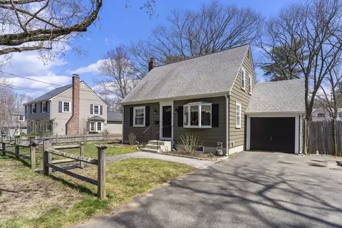 22 Robert St, Wakefield, MA 01880