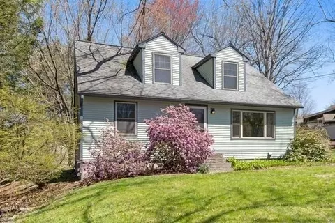 14 Westview St, Groton, MA 01450