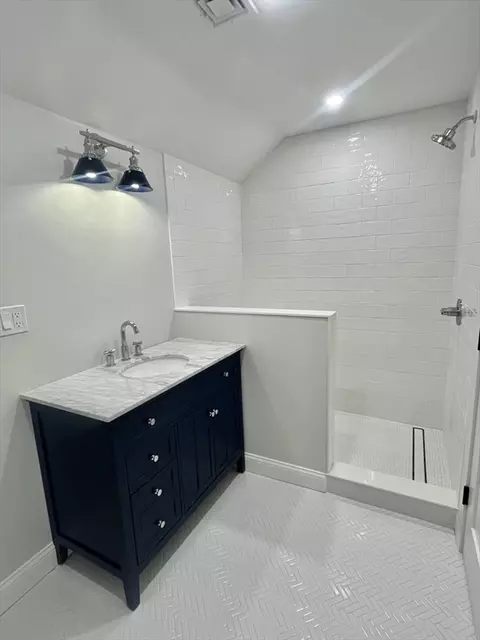 Bath - 1039 Greendale Ave, Needham, MA 02492 photo 5 of 7