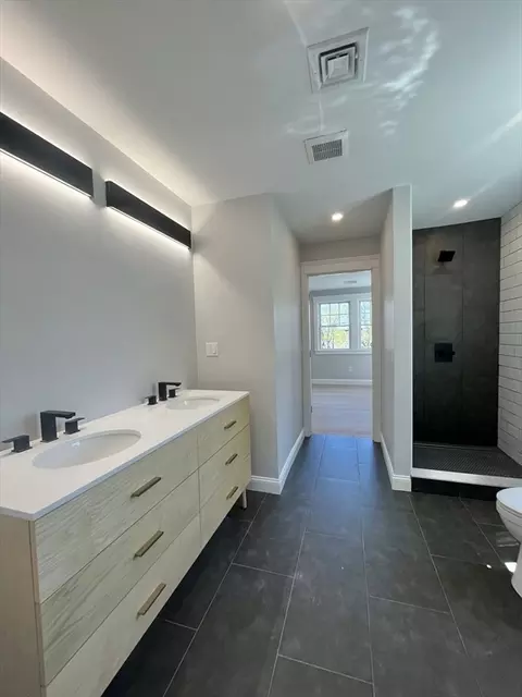 Bath - 1039 Greendale Ave, Needham, MA 02492 photo 4 of 7