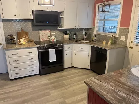 46 Highland St, Webster, MA 01570 photo 2