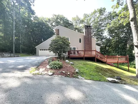 32 Laurelwood Dr, Webster, MA 01570