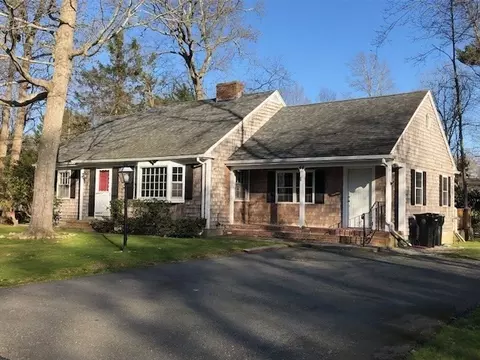 44 Elliot St, Dartmouth, MA 02747