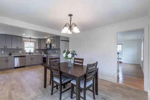 Dining - 11 Benjamin Rd, Worcester, MA 01602 photo 2 of 4