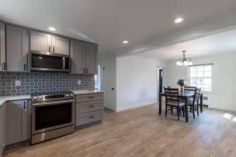 Dining - 11 Benjamin Rd, Worcester, MA 01602 photo 1 of 4
