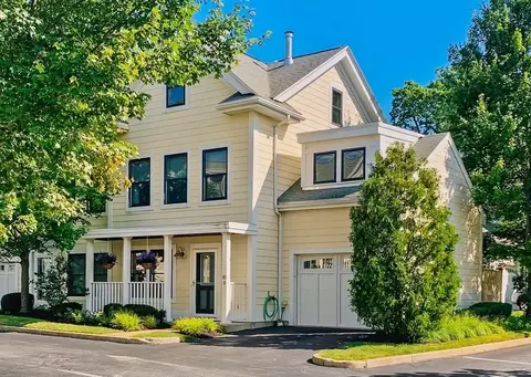 10 Summer St #B, Manchester, MA 01944