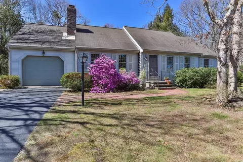 1 Jilma Dr, Dennis, MA 02641