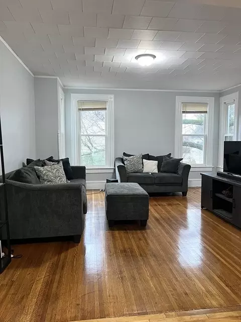 Living - 70 Sherman St, Springfield, MA 01109 photo 1 of 3