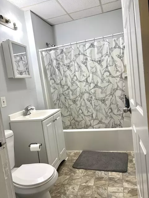 Bath - 70 Sherman St, Springfield, MA 01109 photo 1 of 2