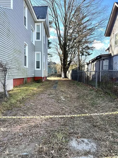 Exterior - 70 Sherman St, Springfield, MA 01109 photo 2 of 3