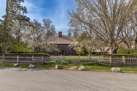 638 Bay Rd, Hamilton, MA 01982