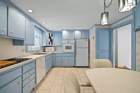 246 Colwell Dr, Dedham, MA 02026 photo 9
