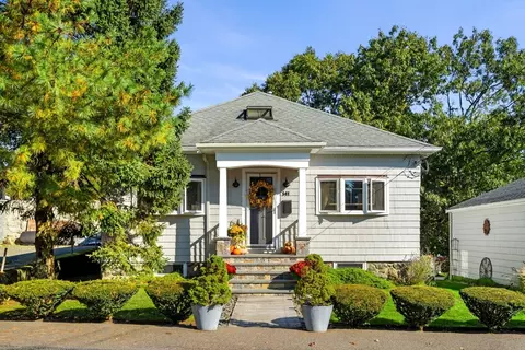 141 Foster Rd, Swampscott, MA 01907
