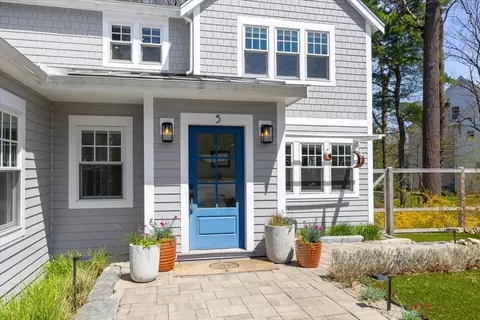 Exterior - 5 Smith Way, Hingham, MA 02043 photo 3 of 10
