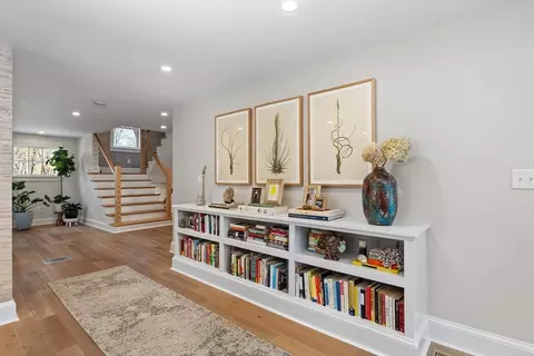 Entry Way - 5 Smith Way, Hingham, MA 02043 photo 3 of 6