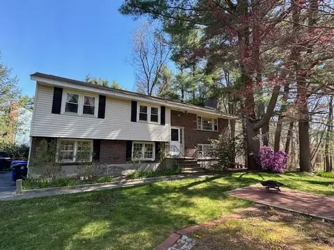 1 Earl Rd, Bedford, MA 01730