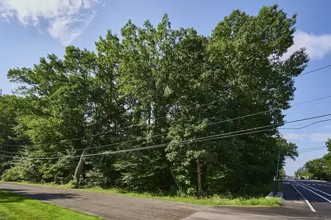 2 W State St, Granby, MA 01033