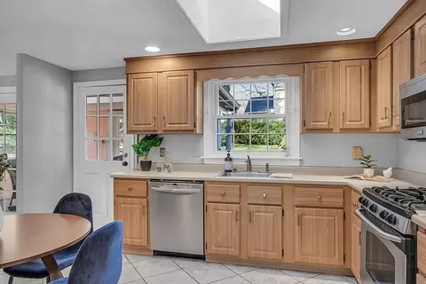 31 Hemlock Rd, Reading, MA 01867 photo 10