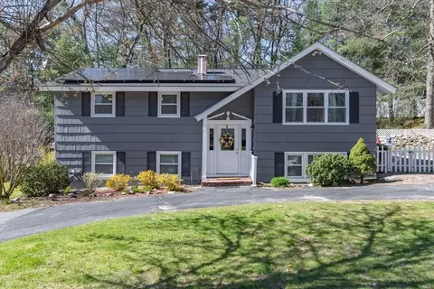 16 Lockness Dr, Nashua, NH 03062