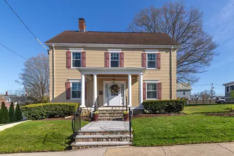 8 Emerson St, Peabody, MA 01960