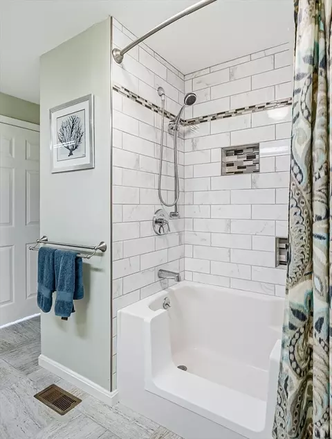 Bath - 24 Coldspring Dr #A, Sutton, MA 01590 photo 2 of 4