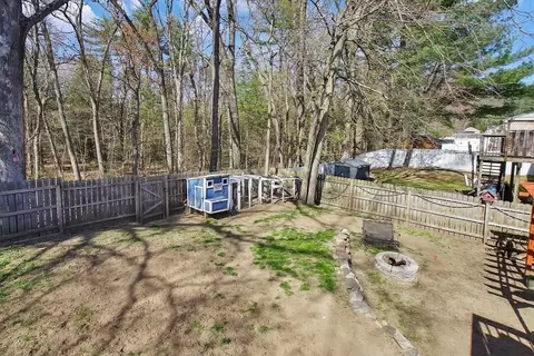 Exterior - 338 Parkerview St, Springfield, MA 01129 photo 7 of 11