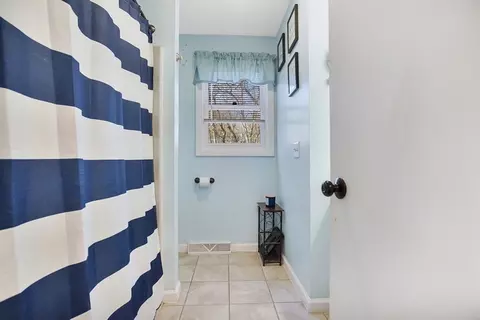 Bath - 338 Parkerview St, Springfield, MA 01129 photo 1 of 2
