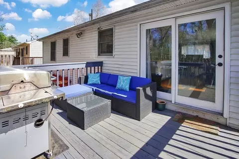 Exterior - 338 Parkerview St, Springfield, MA 01129 photo 10 of 11