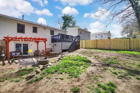 Exterior - 338 Parkerview St, Springfield, MA 01129 photo 5 of 11