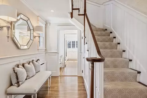 Entry Way - 3 Goldthwait Rd, Marblehead, MA 01945 photo 2 of 3