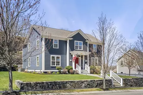 62 Leggs Hill Rd, Marblehead, MA 01945