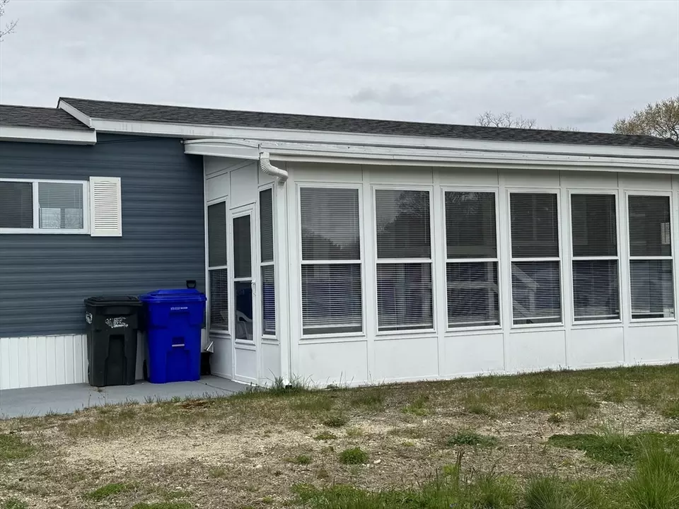  4 Mayflower Ave, Taunton, MA 02780 photo 2