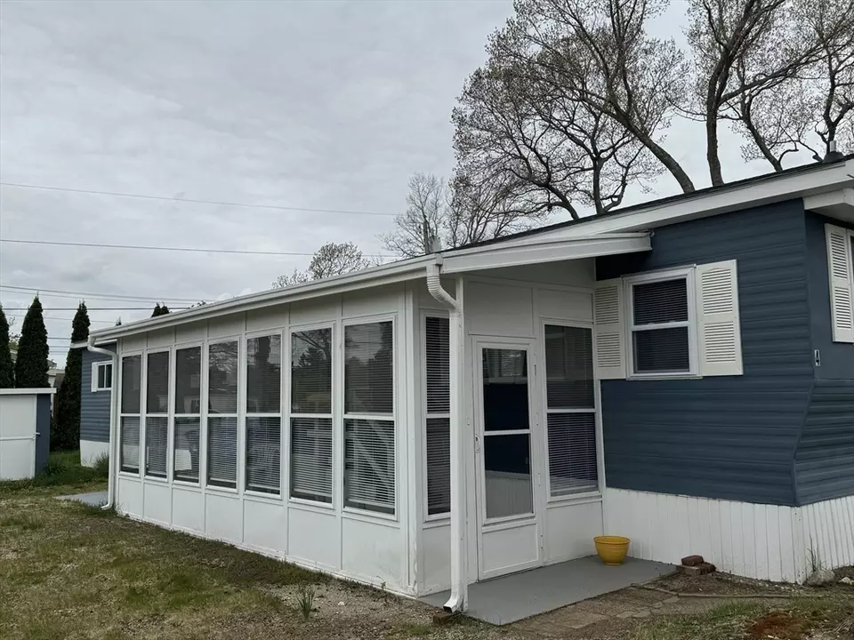  4 Mayflower Ave, Taunton, MA 02780 photo 5