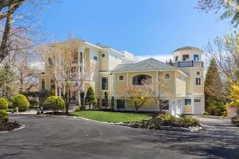 11 Chester Ave, Berkley, MA 02779