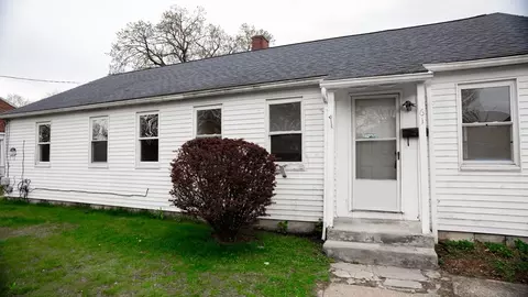 61-63 Ames St, Springfield, MA 01104