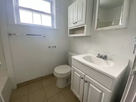 Bath - 61-63 Ames St, Springfield, MA 01104 photo 3 of 3