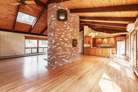 77 Morgan Cir, Amherst, MA 01002