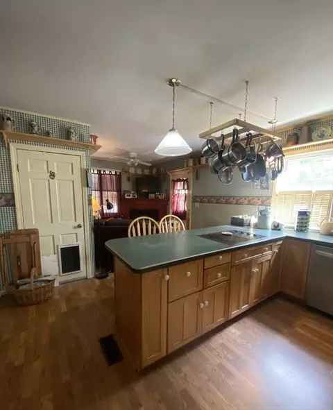 21 Birch St, Clinton, MA 01510 photo 5