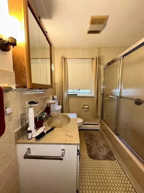 Bath - 32 Brittany Rd, Springfield, MA 01151 photo 1 of 1