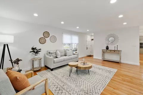5 Lois Ln #-, Lexington, MA 02420