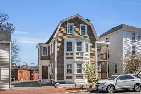129 Bridge St #3, Salem, MA 01970