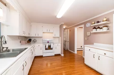 23 Plain St, Walpole, MA 02081 photo 8
