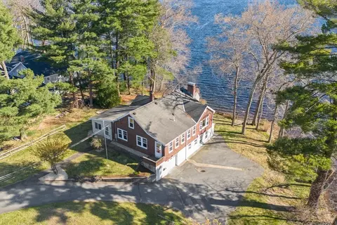 76 Lake Ave, Framingham, MA 01702