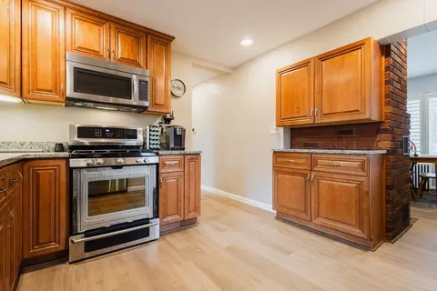 25 Randolph Rd, Worcester, MA 01606 photo 5