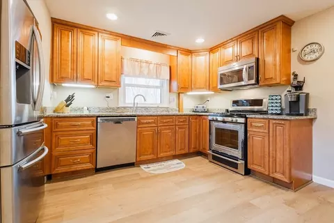 25 Randolph Rd, Worcester, MA 01606 photo 4