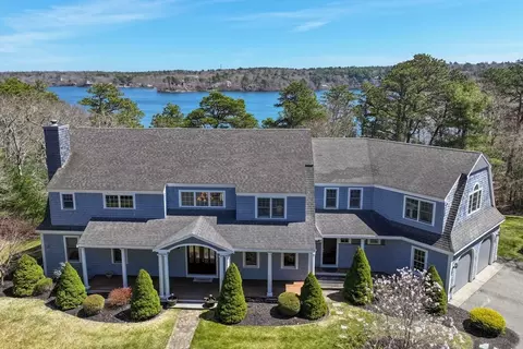 112 Roxy Cahoon Rd, Plymouth, MA 02360