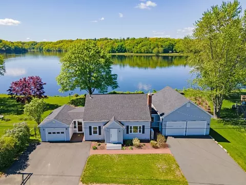26 Oak St, Gill, MA 01354