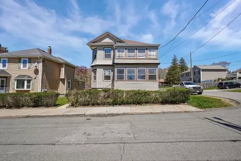124 Monarch St, Fall River, MA 02723 photo 4