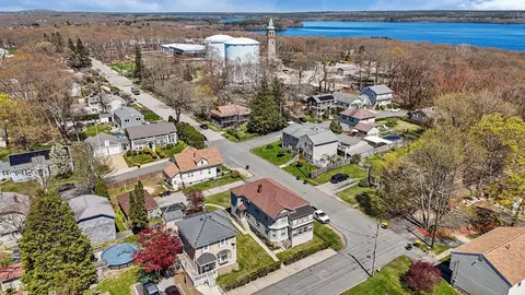124 Monarch St, Fall River, MA 02723 photo 9