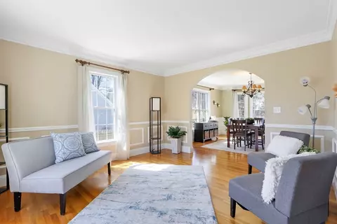 70 Elmwood Rd, Needham, MA 02492 photo 3